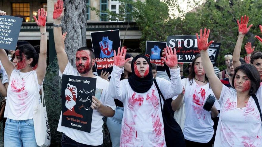 Manifestantes en Haifa en protesta al genocidio israelí