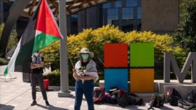 Empleados protestan contra Microsoft por su apoyo al genocidio en Gaza