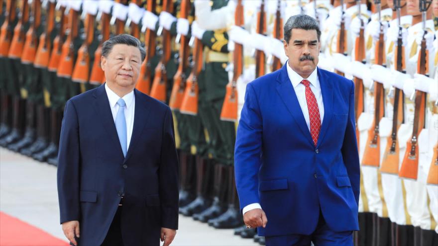 El presidente chino, Xi Jinping (izda.), y el presidente de Venezuela, Nicolás Maduro, reunidos en Pekín, China, 13 de septiembre de 2023. (Foto: Reuters)