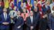Unión Europea de amnesia selectiva, cárcel por dudar, medalla por bombardear
