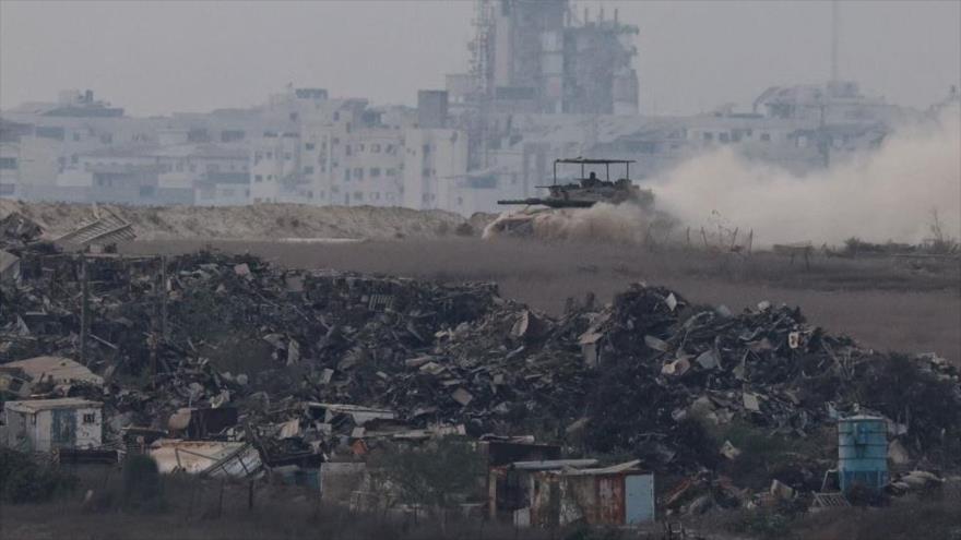 Un tanque israelí maniobra cerca de la ciudad de Gaza, 16 de agosto de 2025. (Foto: Reuters)