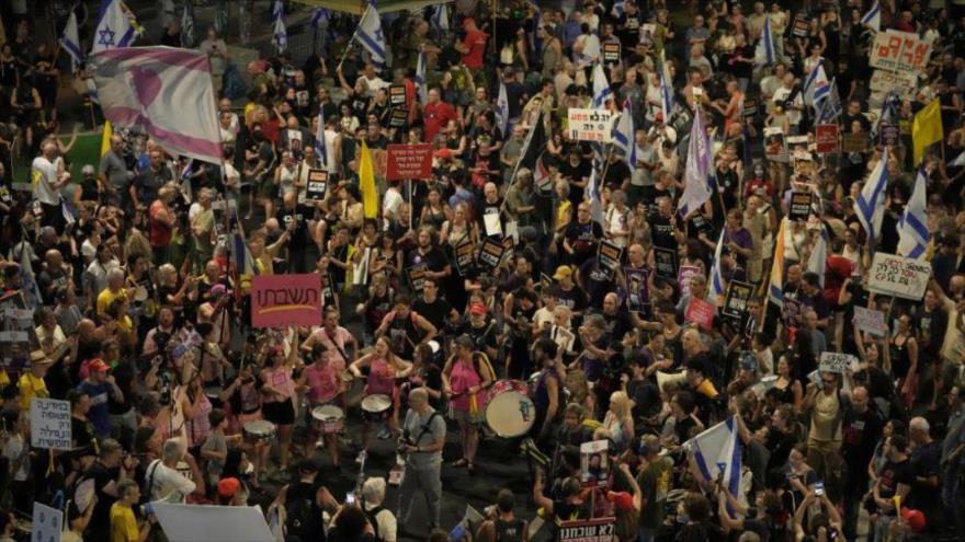 Manifestantes israelíes protestan en Tel Aviv exigiendo el fin de la guerra y la liberación inmediata de los cautivos en Gaza,16 de agosto de 2025. (Foto: AP).
