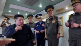 Líder norcoreano supervisa lanzamiento de nuevos misiles antiaéreos
