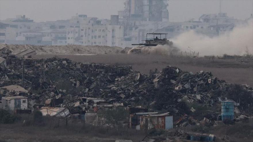 Un tanque israelí maniobra cerca de la ciudad de Gaza, 16 de agosto de 2025. (Foto: Reuters)