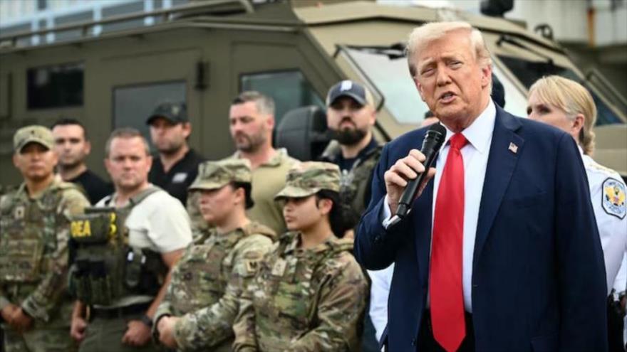 El presidente Donald Trump habla con las tropas federales en las instalaciones de Anacostia de la Policía de Parques de EE. UU. en Washington, 21 de agosto de 2025.
