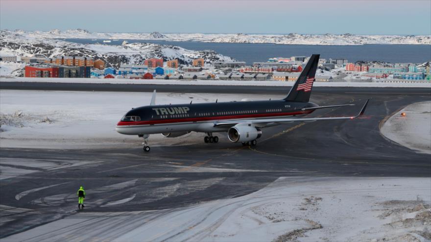 Un avión en el que viajó Trump Jr., hijo mayor de Donald Trump, a Groenlandia, el aeropuerto de Nuuk, 7 de enero de 2025. (Foto: EFE)