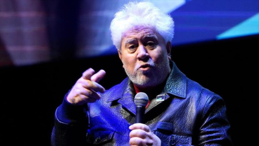 Cineasta Almodóvar insta a España a romper relaciones con Israel