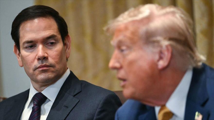 Secretario de Estado de EE.UU., Marco Rubio (izda.) y el presidente estadounidense, Donald Trump.