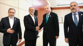 Pezeshkian: Irán rechaza presencia extranjera en el Cáucaso