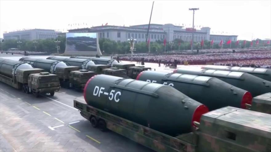Misiles balísticos intercontinentales estratégicos DF-5C, presentado por primera vez por China en desfile en Pekín, 3 de septiembre de 2025.