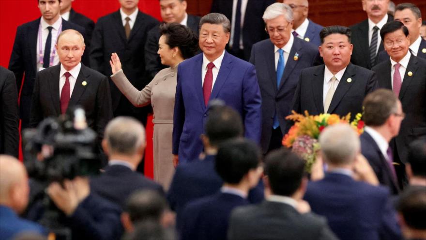 China exhibe su poder militar en el desfile más grande de su historia