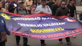 Docentes universitarios de Perú realizan paro por mejoras laborales