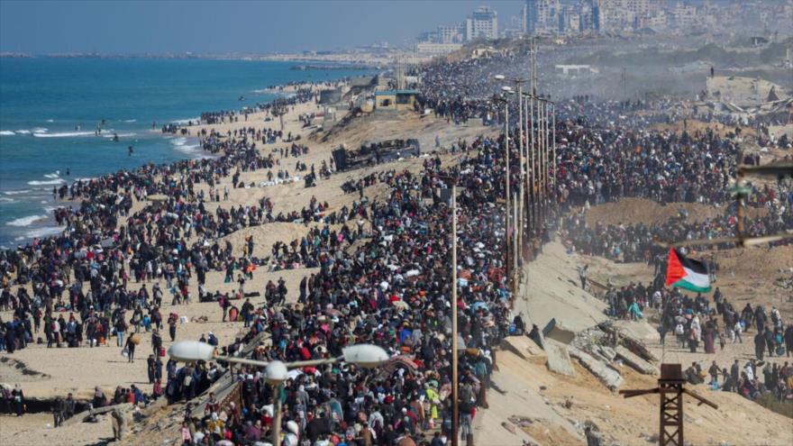 Palestinos desplazados al sur por orden de Israel durante la guerra regresan a sus hogares en el norte de Gaza, 27 de enero de 2025, (Foto: Reuters).
