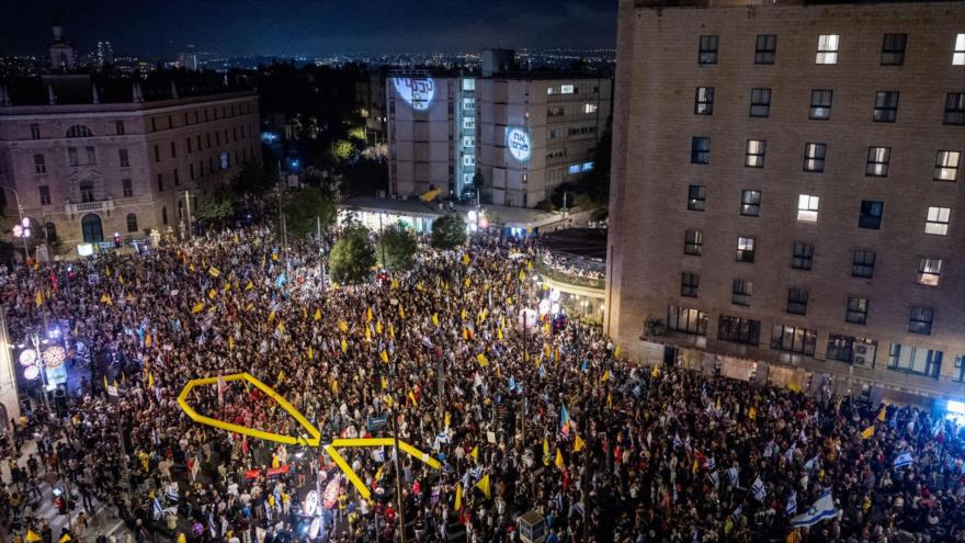 Miles de israelíes participan en una protesta en Al-Quds para pedir el fin de la guerra en Gaza, 6 de septiembre de 2025.
