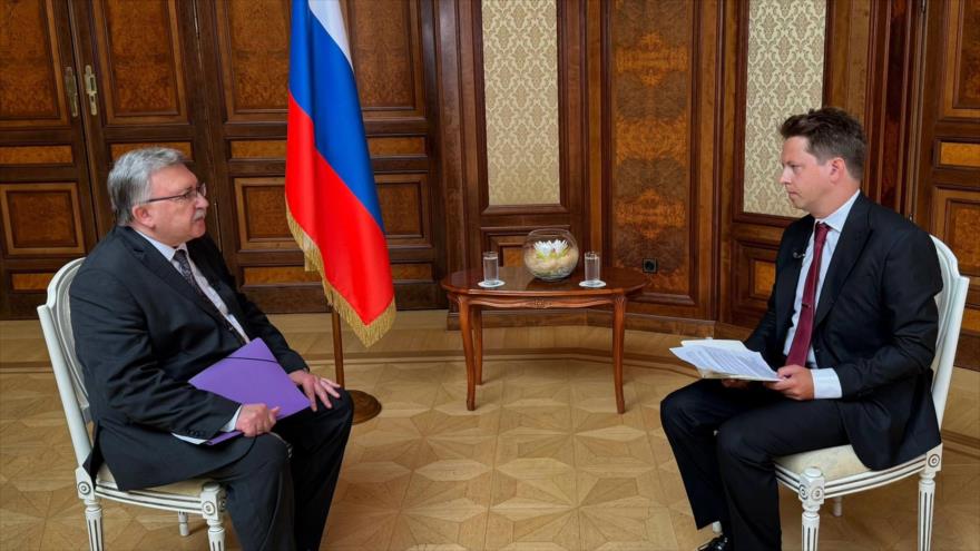 El representante permanente de Rusia ante las organizaciones internacionales en Viena (Suiza), Mijaíl Uliánov, durante una entrevista exclusiva con canal iraní Press TV. (Foto: X)