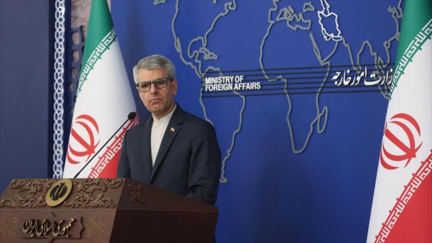 El portavoz del Ministerio de Asuntos Exteriores de Irán, Esmail Baqai, en una conferencia de prensa en Teherán.