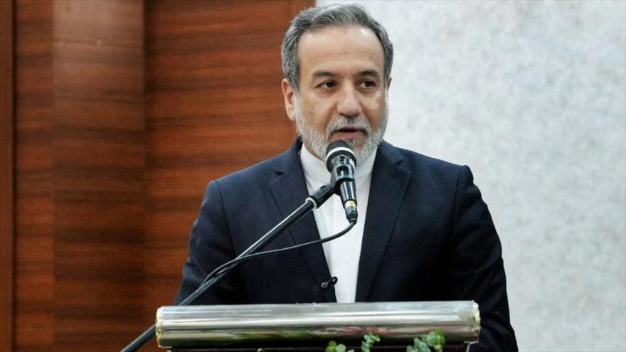 El canciller iraní, Abás Araqchi, en reunión con invitados a la 39.ª Conferencia Internacional sobre la Unidad Islámica, Teherán, 9 de septiembre de 2025.