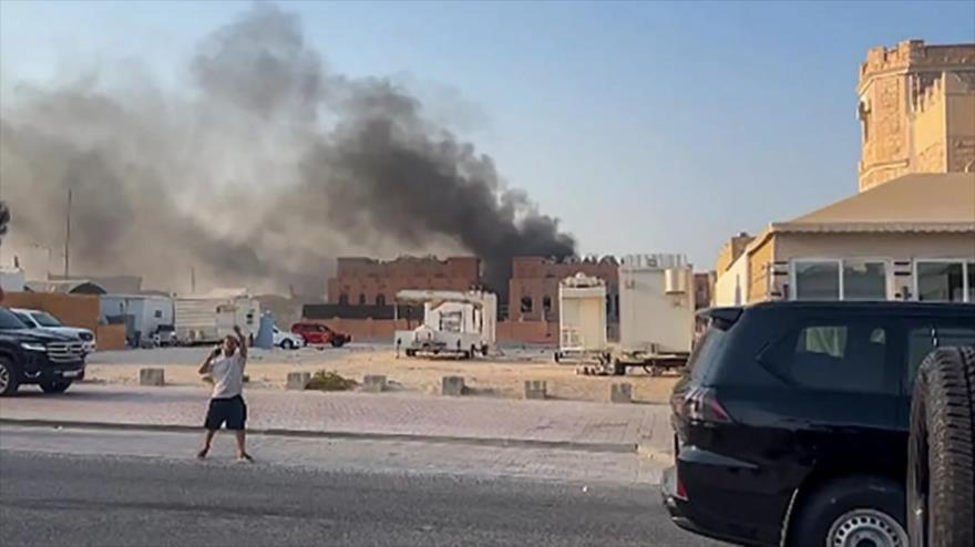 Humo se eleva tras varias explosiones registradas en Doha, Catar, tras un ataque de Israel, 9 de septiembre de 2025.