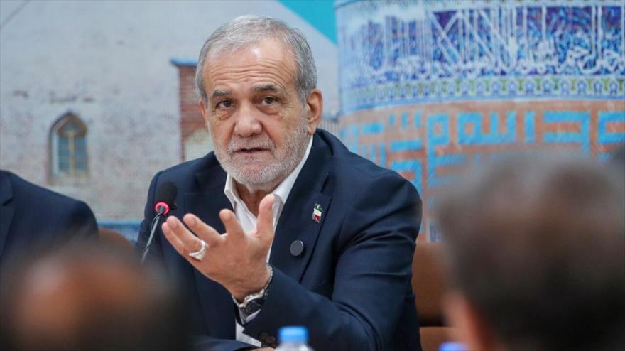 El presidente de Irán, Masud Pezeshkian, durante la reunión del Consejo de Planificación y Desarrollo de la provincia de Ardabil (noroeste), 11 de septiembre de 2025. 