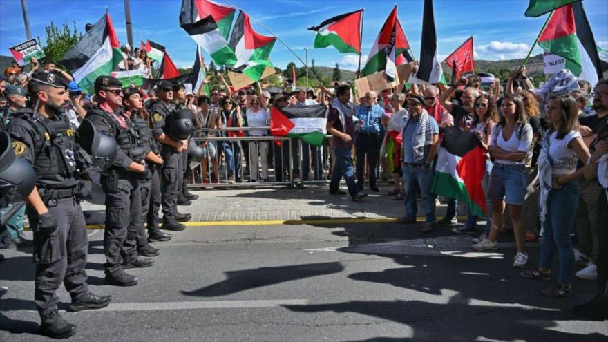 Protestas propalestinas obligan a recortar la penúltima etapa de La Vuelta en Madrid, 14 de septiembre de 2025