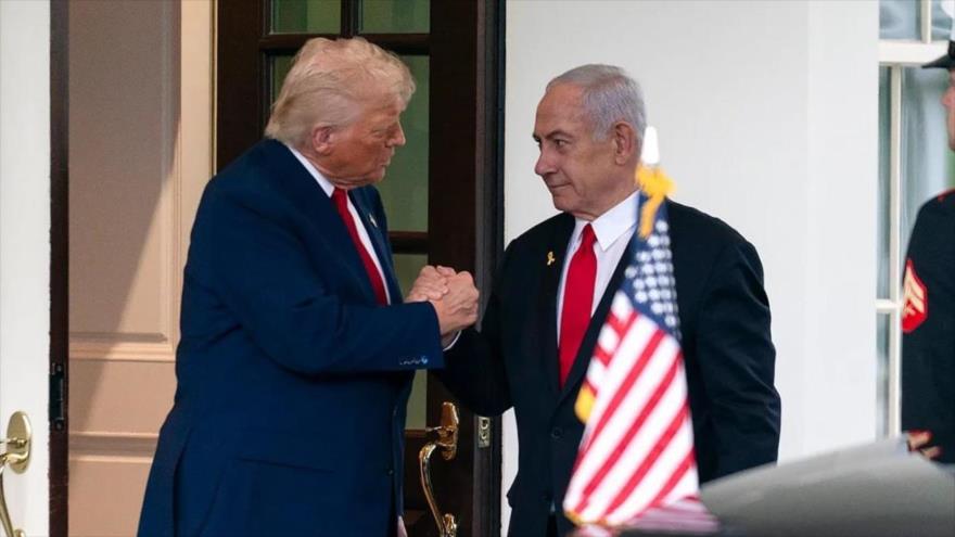 El presidente de EE.UU., Donald Trump (izda.), y el primer ministro israelí, Benjamín Netanyahu, en la Casa Blanca en Washington, 7 de abril de 2025.