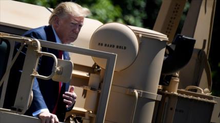 Pentágono insta a fabricantes automotrices a producir armamento