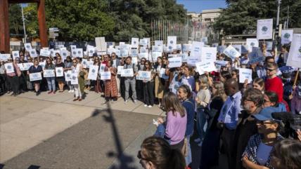 Personal de la ONU protesta por la masacre de sus colegas en Gaza