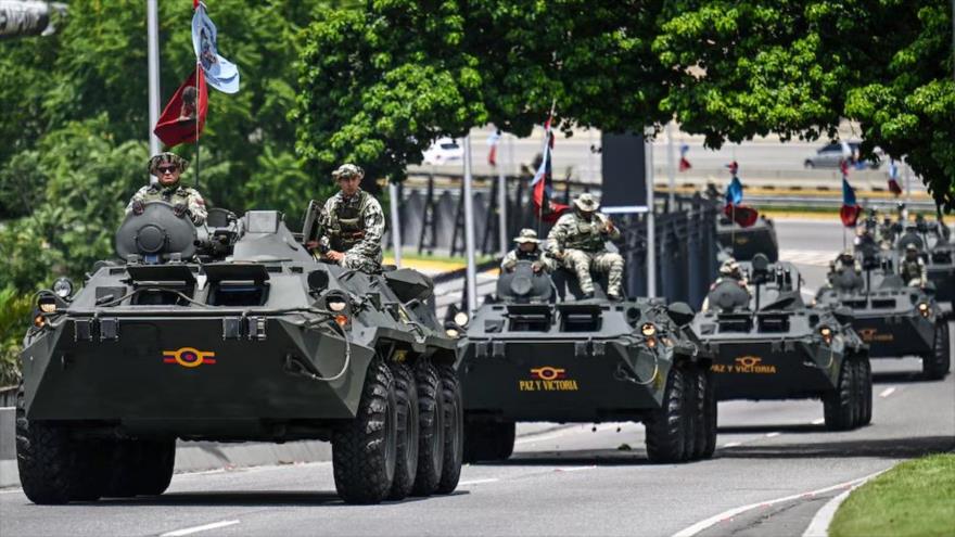 Venezuela en fotos: caravana de tanques recorra Caracas de oeste a este