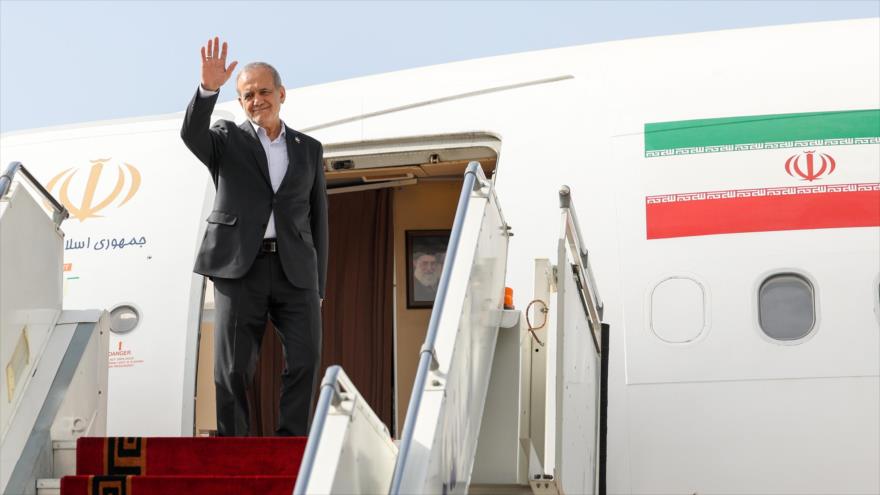 El presidente de Irán, Masud Pezeshkian, parte hacia Nueva York, EE.UU., 23 de septiembre de 2025. (Foto: president.ir)