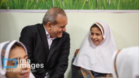 Presidente iraní asiste a ceremonia del nuevo año escolar en Teherán