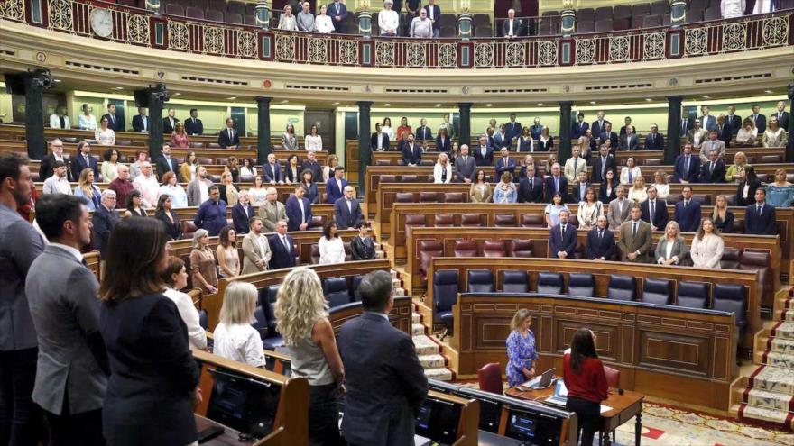 Minuto de silencio por las víctimas de Gaza en el pleno del Congreso de los Diputados de España. (Foto: El País)
