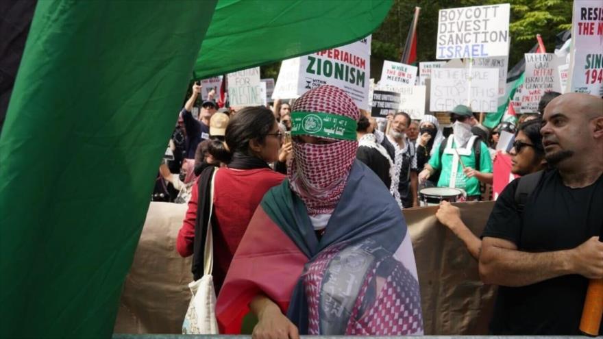 Manifestantes propalestinos se reúnen frente a la ONU en Nueva York para exigir el arresto de Netanyahu, 23 de septiembre de 2023. (Foto: Times of Israel)