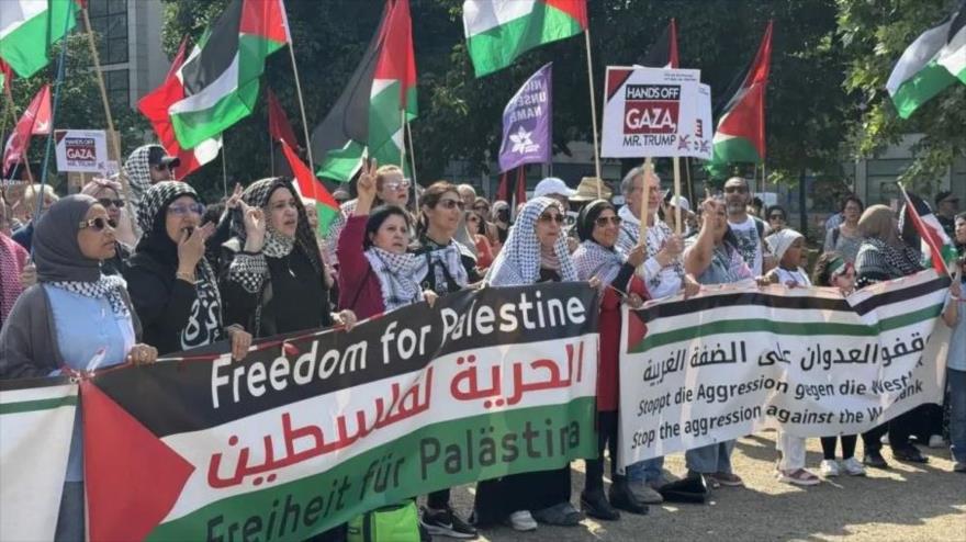 La gente se reúne para organizar una manifestación pro palestina en Oranienplatz, distrito de Kreuzberg de Berlín, Alemania, 31 de mayo de 2025. 