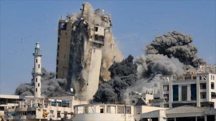 Israel bombardea otra torre en Gaza; desplaza a cientos de personas