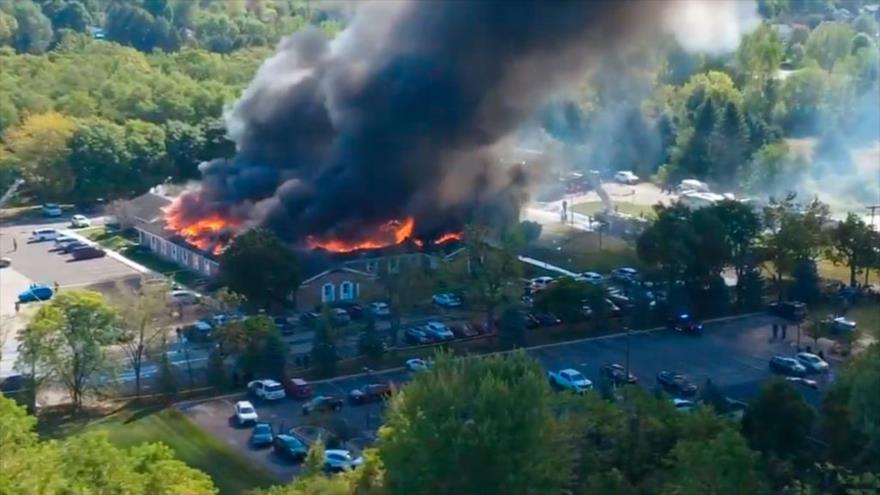 Un hombre armado mató a tiros al menos a cuatro personas y después incendiar una iglesia mormona en Míchigan, en el norte de EE.UU., 28 de septiembre de 2025.