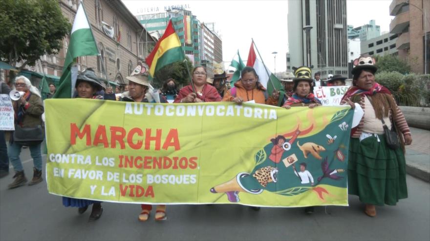 Activistas exigen el fin de los incendios y del agronegocio en Bolivia