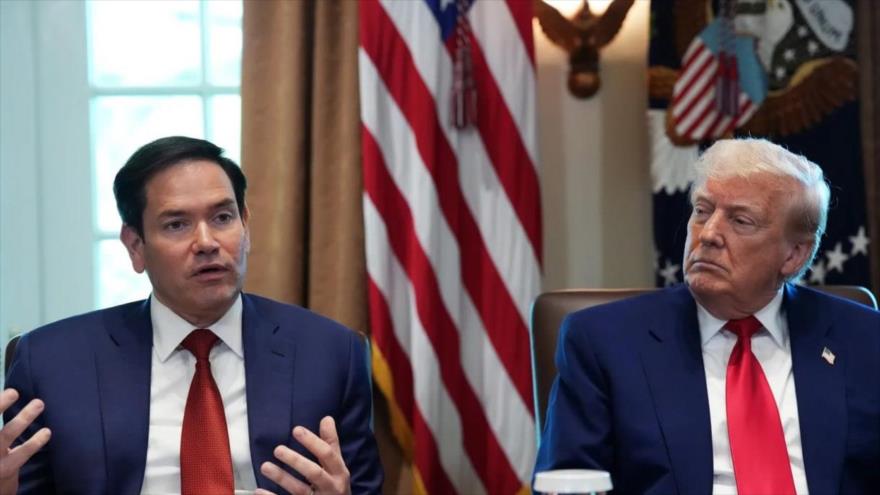 El presidente de EE.UU., Donald Trump (dcha.) y su secretario de Estado, Marco Rubio.