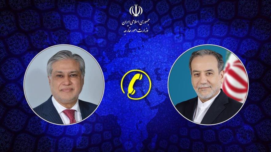 El canciller iraní, Seyed Abás Araqchi (decha.) y su par paquistaní, Mohammad Ishaq Dar. 
