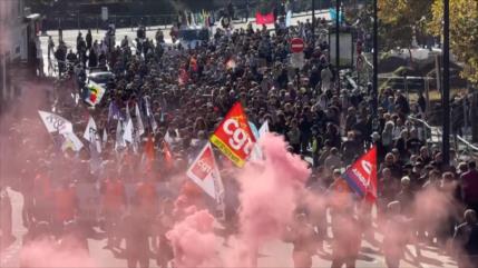 Miles protestan en Francia contra el plan presupuestario de 2026