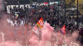 Miles protestan en Francia contra el plan presupuestario de 2026