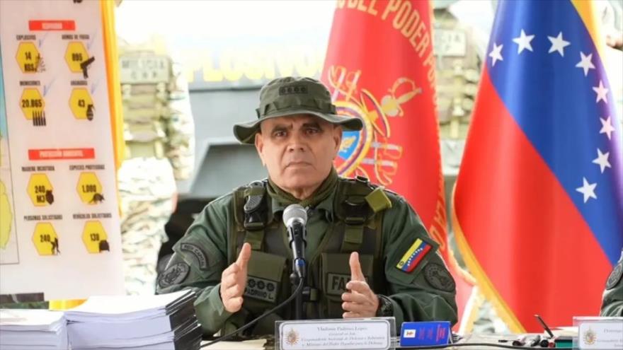 El ministro de Defensa de Venezuela, Vladimir Padrino López, durante un balance de operaciones de la FANB, en la base aérea Generalísimo Francisco de Miranda, 2 de octubre de 2025. 