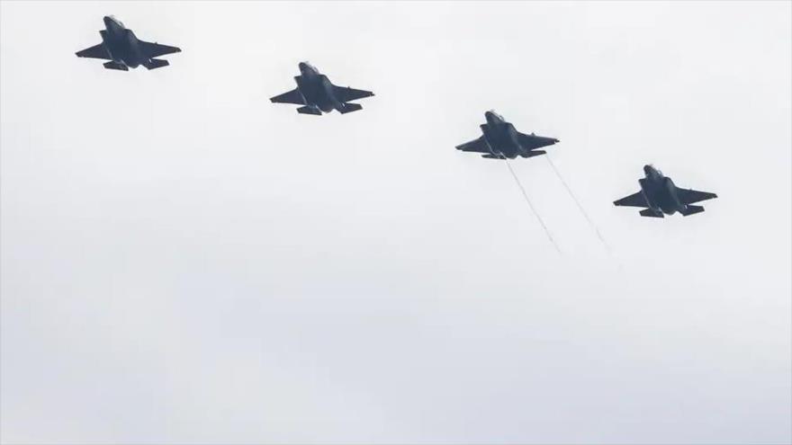 Cazas F-35 estadounidenses en pleno vuelo.