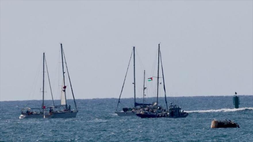 Embarcaciones de la Flotilla Global Sumud con destino a Gaza siendo remolcadas hacia el puerto de Ashdod, sur de Israel, 2 de octubre de 2025. 