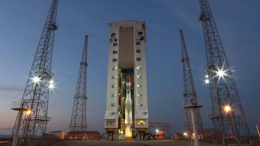 El cohete portador de satélites iraní Simorq se ve en un lugar desconocido en Irán, 30 de diciembre de 2021. (Foto: Ministerio de Defensa de Irán)