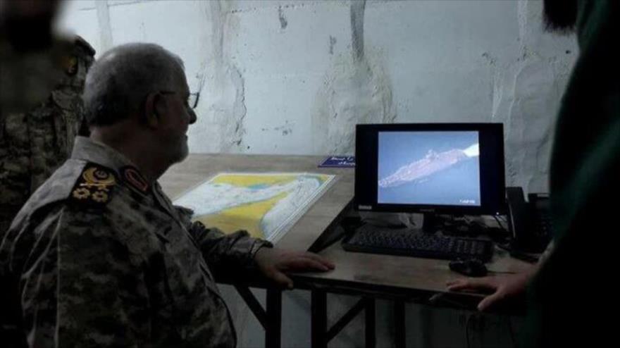 El comandante en jefe del CGRI, el general Mohamad Pakpur, monitorea de cerca los movimientos del portaviones estadounidense en el Golfo Pérsico.