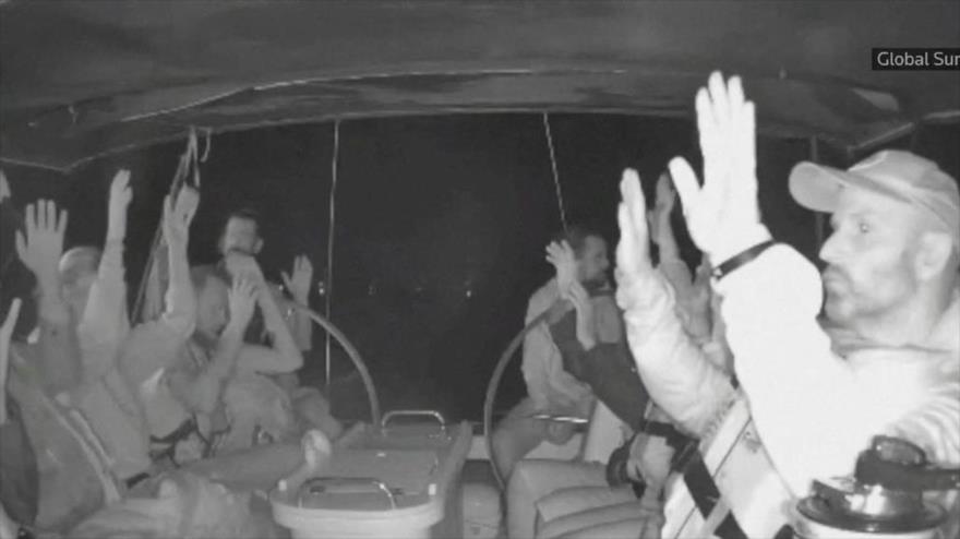 La tripulación de un barco con destino a Gaza, parte de la Flotilla Global Sumud, 1 de octubre de 2025.