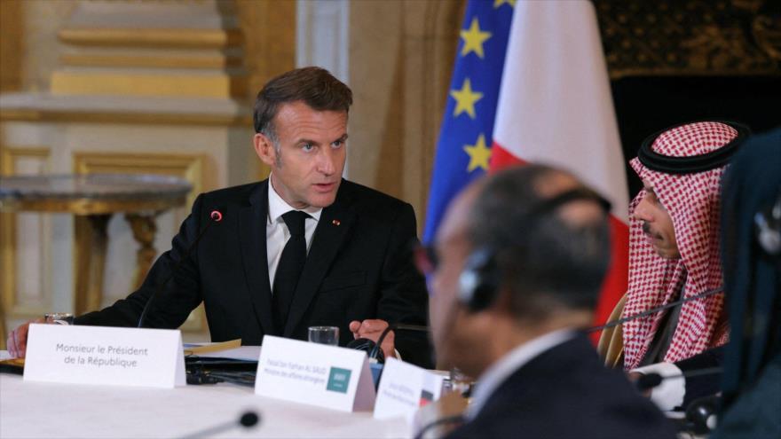 El presidente francés, Emmanuel Macron, durante una reunión ministerial sobre la implementación del plan de paz para Oriente Medio en París, 9 de octubre de 2025. (Foto: AFP)