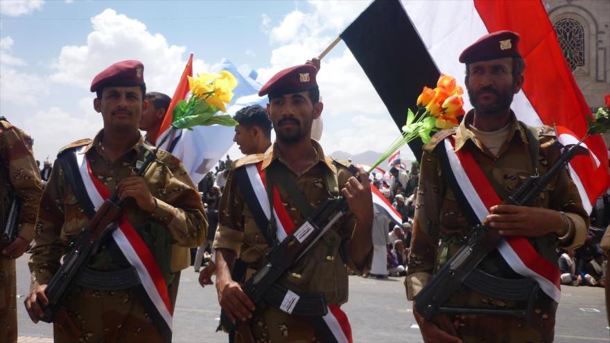 Soldados yemeníes de la 1.ª División Blindada en la 60.ª, durante un desfile militar en Saná. 