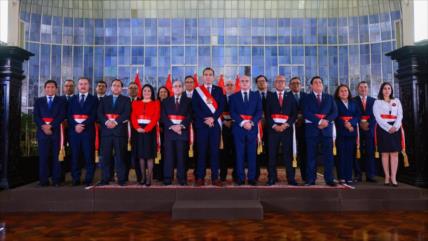 Presidente no electo de Perú anuncia su gabinete en plena crisis