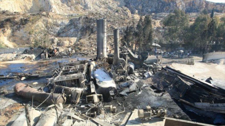 Daños en un complejo de fabricación de cemento un día después de una serie de mortíferos ataques aéreos israelíes en la aldea de Ansar, en el sur del Líbano, 17 de octubre de 2025. (Foto: AFP)